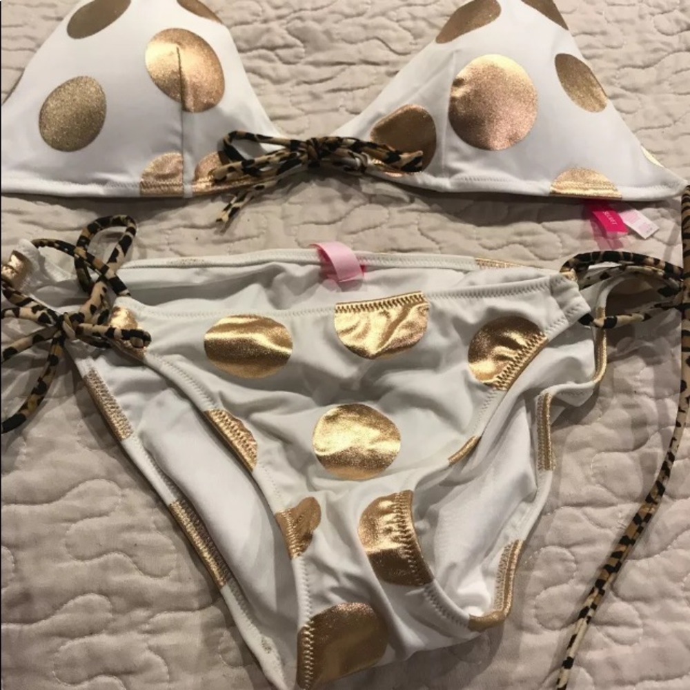 Bathing suits - Picture 5 of 5